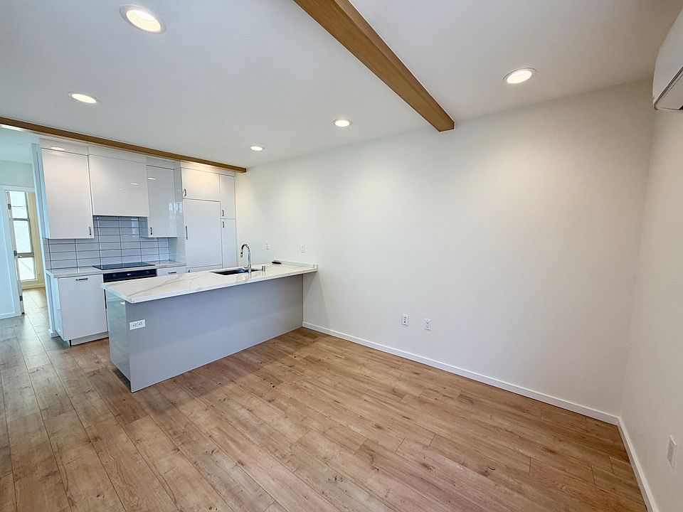 1st image of 211 12th St APT D