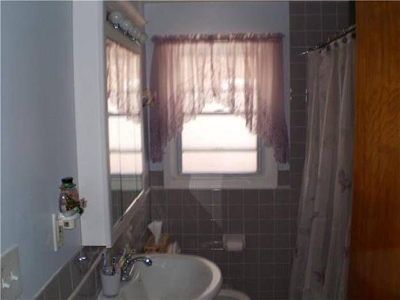 4th image of 19 E Milnor Ave