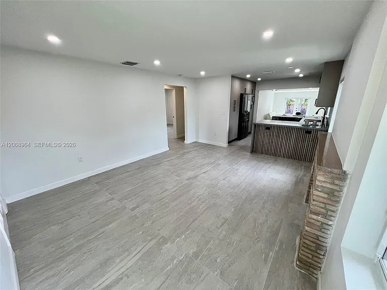 850 NE 127th St — Photo 4