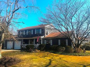 37 6th St, Jamesport, NY 11947