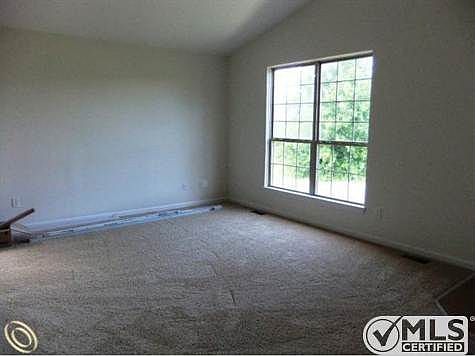 LIVING ROOM.JPG