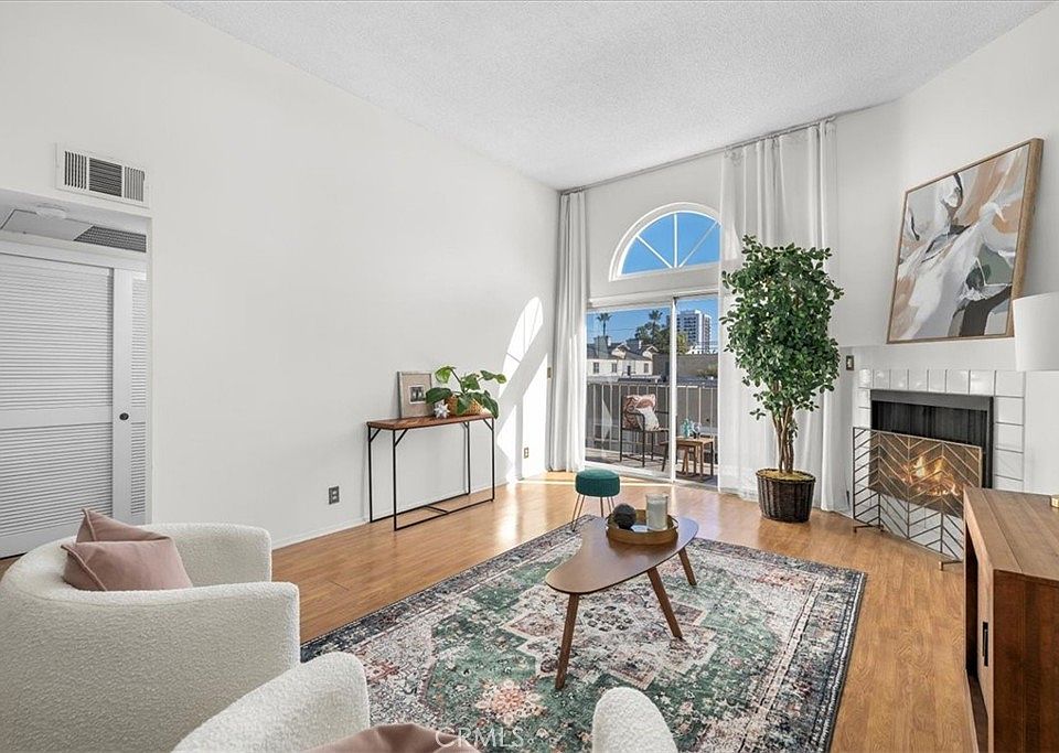 1st image of 445 W 6th St Unit 406