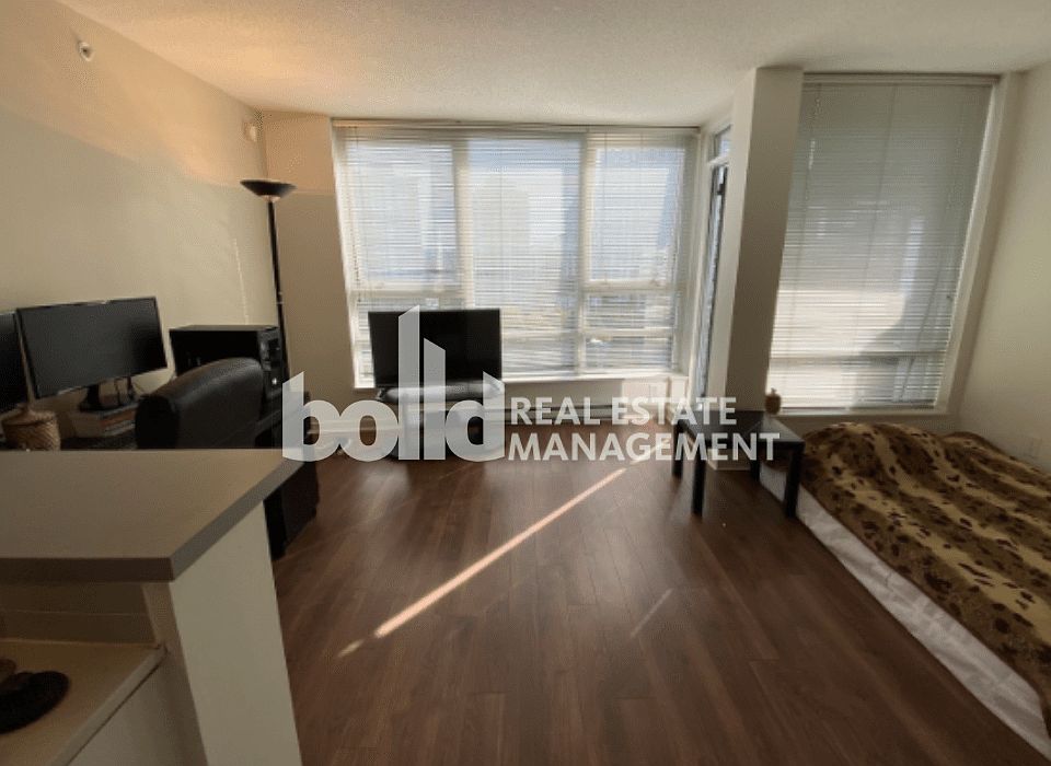 1st image of 939 Expo Blvd #1