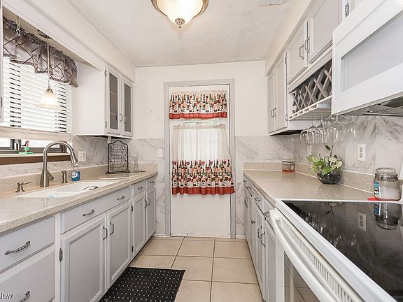 5th image of 2731 W 38th St