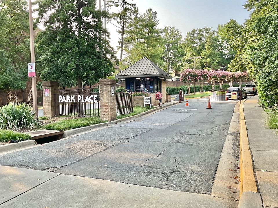 Park Place Guard House - tell guard that you are visiting 3024 Gentain