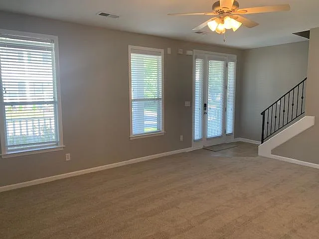 1433 Island Town Dr — Photo 4