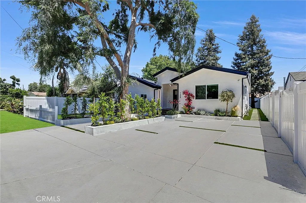 3 bed, 1700 sqft, $4,950 — Photo 2