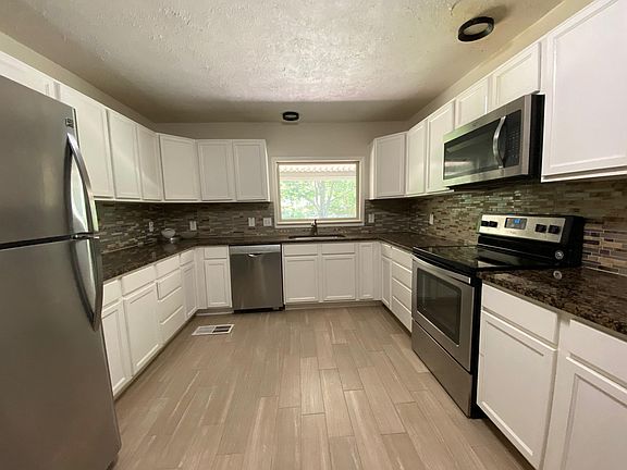 4th image of 3816 Norton Dr