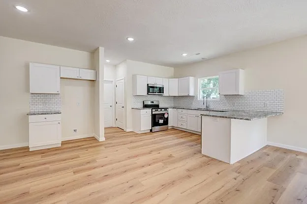 3 bed, 1357 sqft, $1,300 — Photo 2