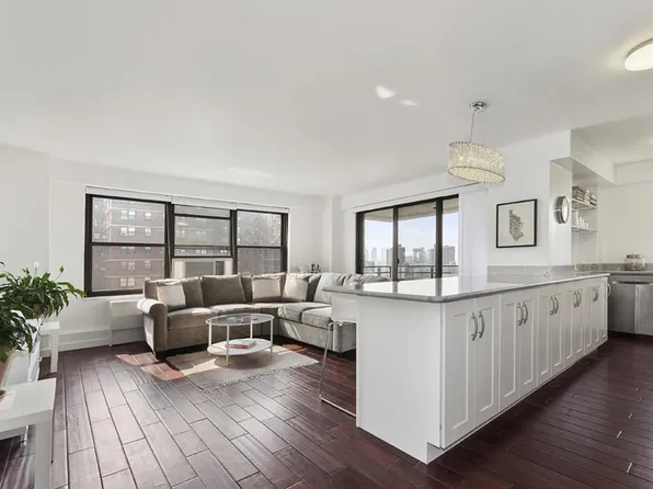 383 Grand Street image 1 of 8