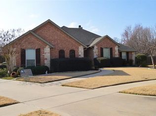 8000 Oak Hollow Dr, Arlington, TX 76001