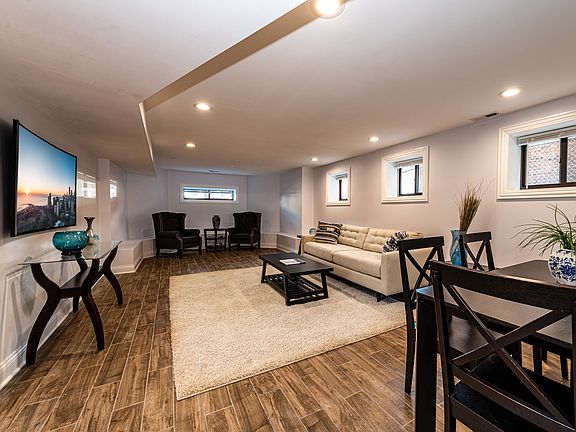 4th image of 6344 N Artesian Ave #G