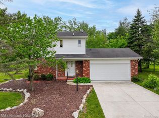 44679 Dionne St, Canton, MI 48188