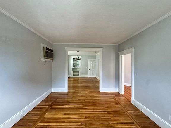 5th image of 136 Sharon St #1A-202
