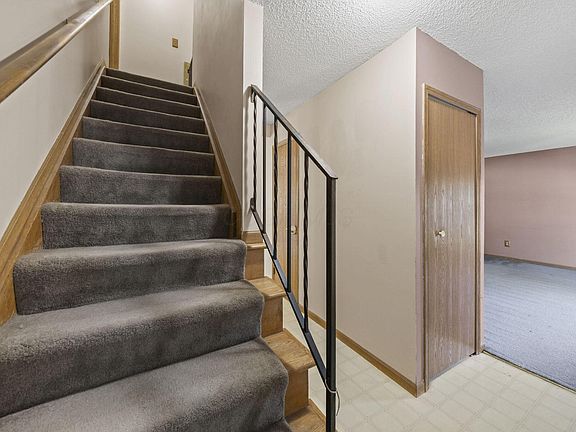 5th image of 856 Briaro St