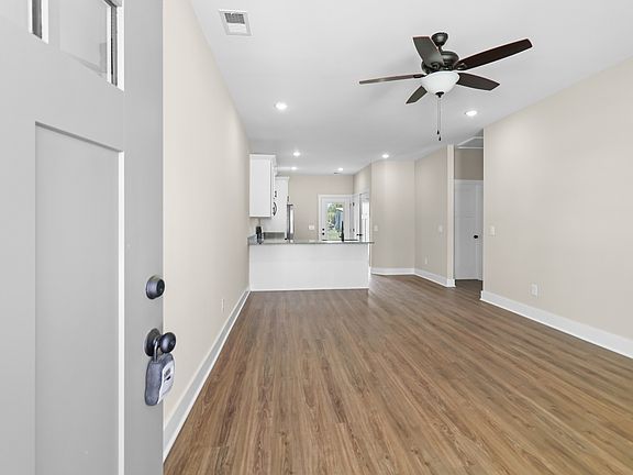 3rd image of 1004 Oak St #A