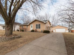 1005 3rd St NW, Altoona, IA 50009