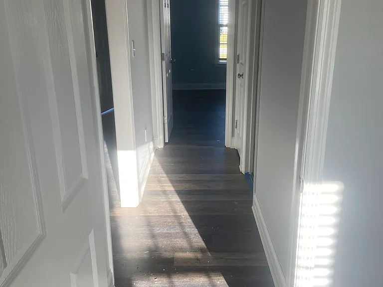 hallway between bedroom 2 and 3