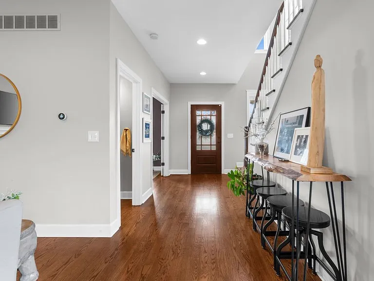 819 Irving Ave — Photo 30