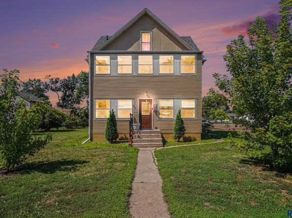 831 N Nebraska St, Salem, SD 57058