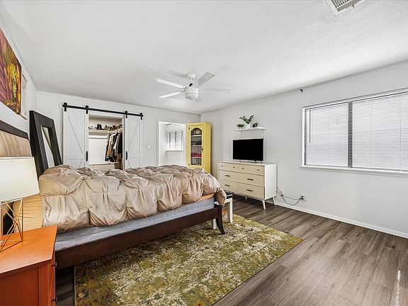 4th image of 908 Riddlewood Dr