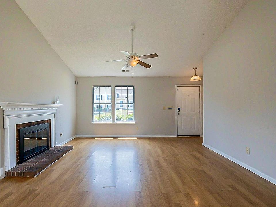 2nd image of 2048 W Lumber St