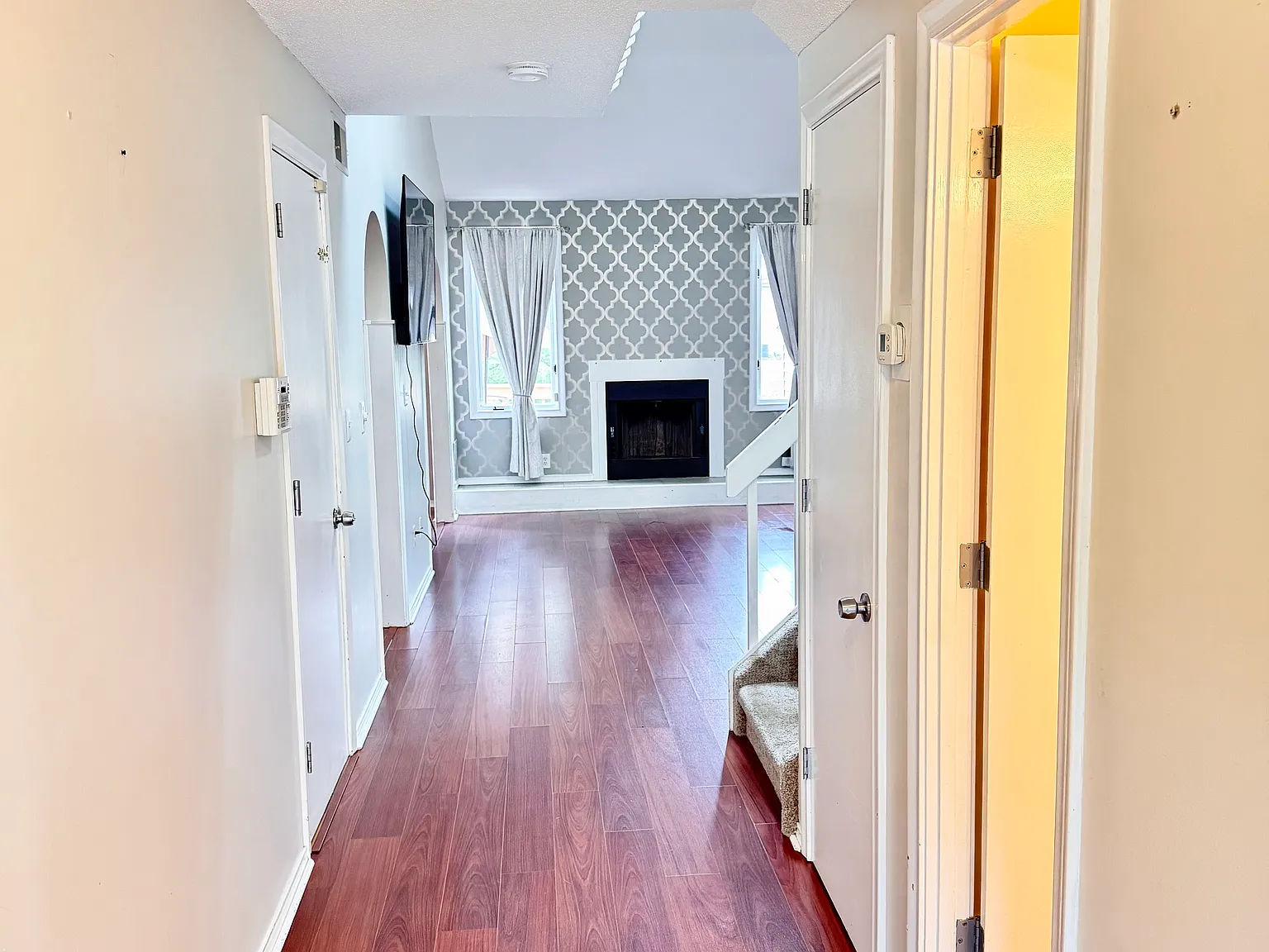 2 bed, 1.5 bath, 1202 sqft, $2,800 — Photo 2