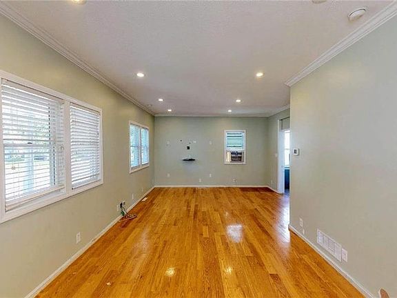 4th image of 2271 Elk St