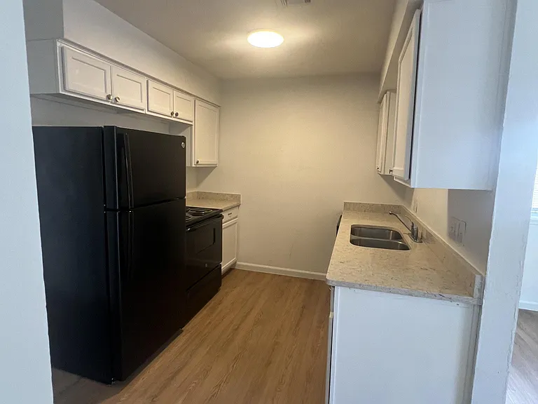 Northwood Apartments — Photo 28