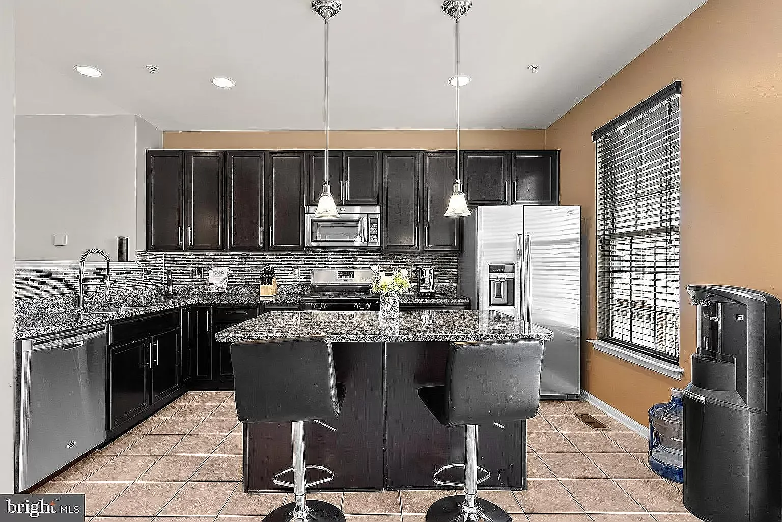 4 bed, 1612 sqft, $3,300 — Photo 4
