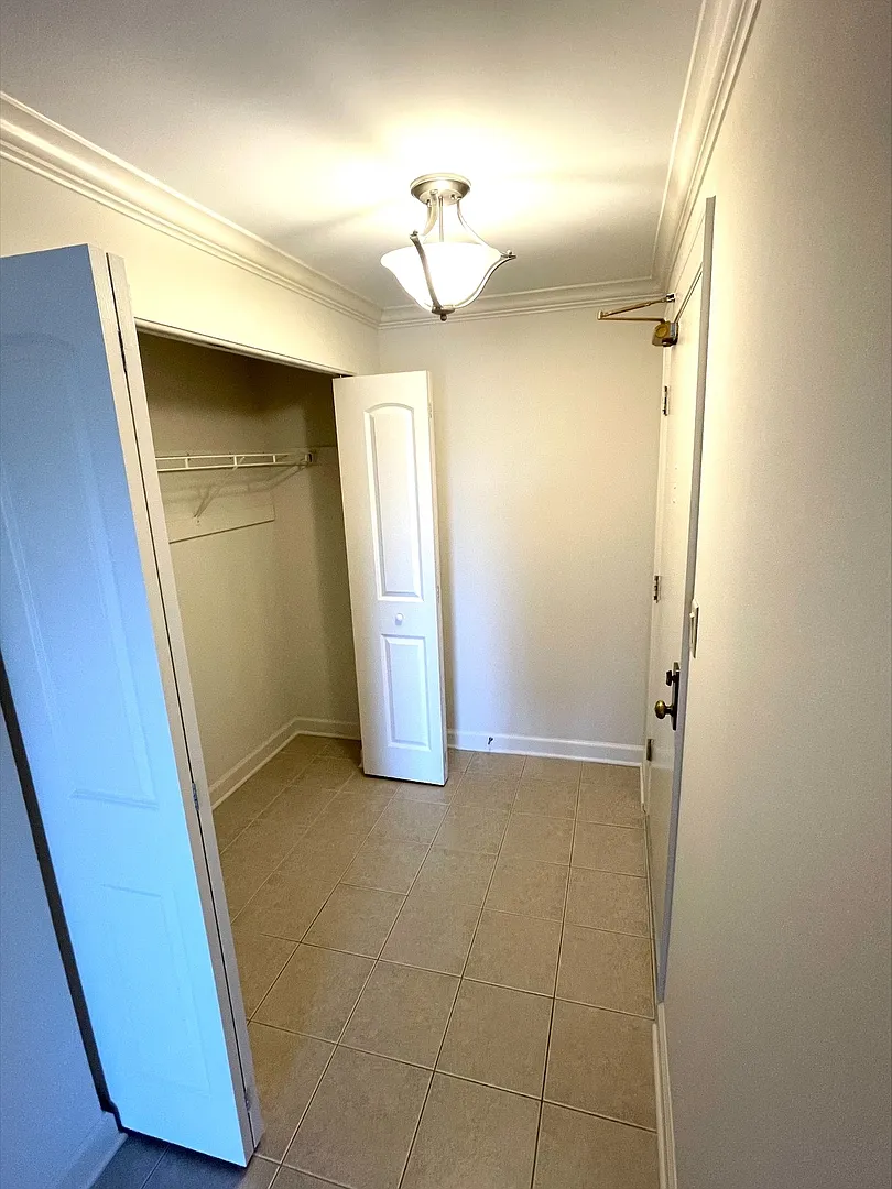 3 bed, 1886 sqft, $4,100 — Photo 3