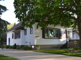 9009 W Cold Spring Rd, Greenfield, WI 53228