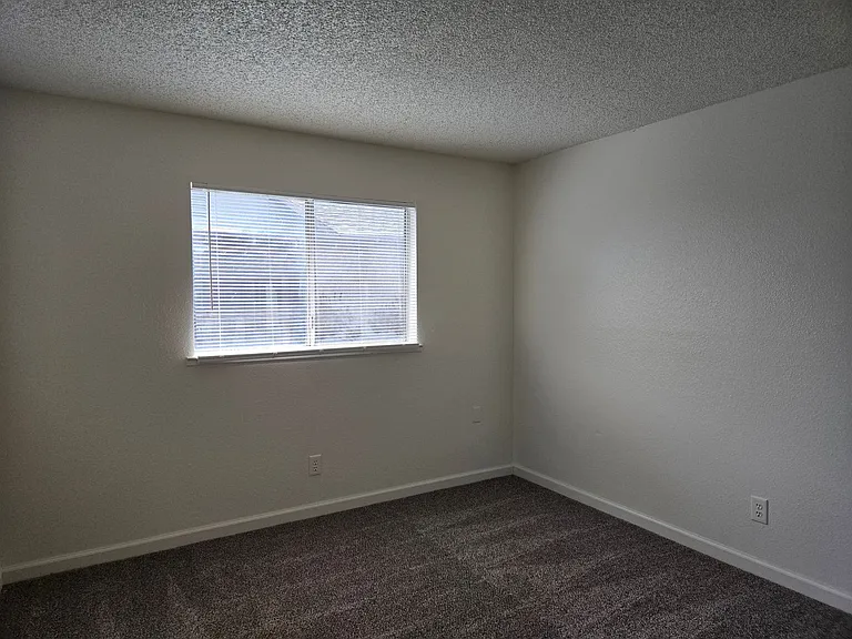 545 Bluefield Ave — Photo 6