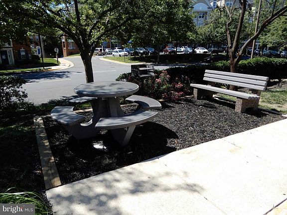 5th image of 2711 Bellforest Ct APT 302