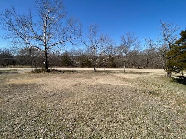 219 S B St, Yale, OK 74085