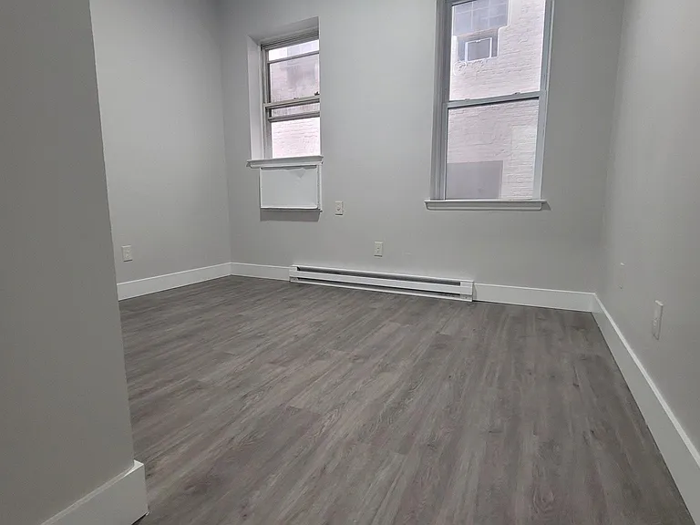 8-10 King St #6 — Photo 3