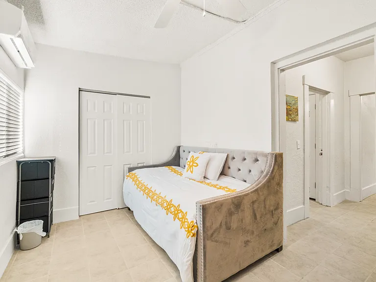 3522 Altura Ave #B — Photo 6