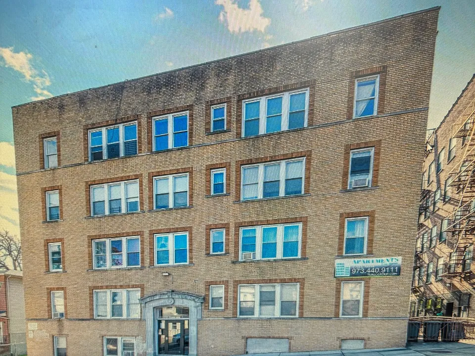 317 William St #14