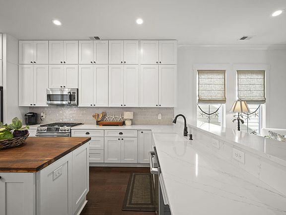 4th image of 5117 Celtic Dr