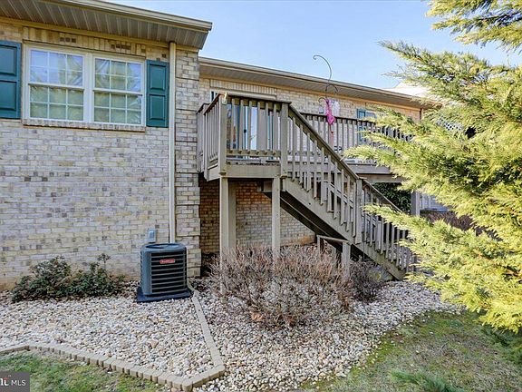 4th image of 335 Sunbrook Ln #104