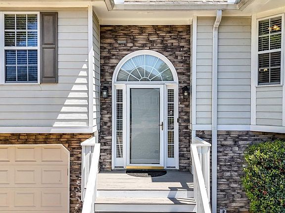 5th image of 35 Meadowbridge Dr SW