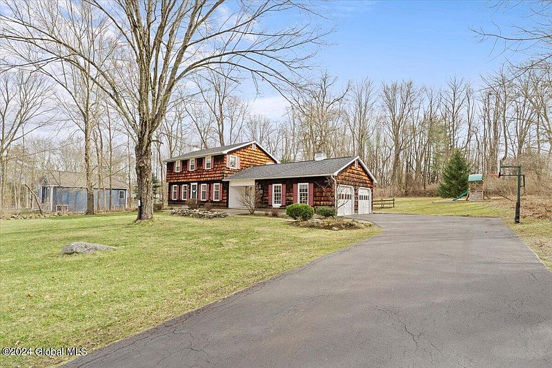 2nd image of 10 Stonewall Drive