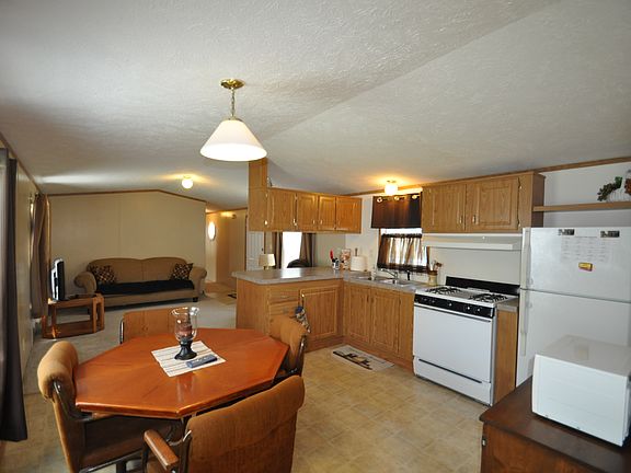 3rd image of 69 Mockingbird Ln