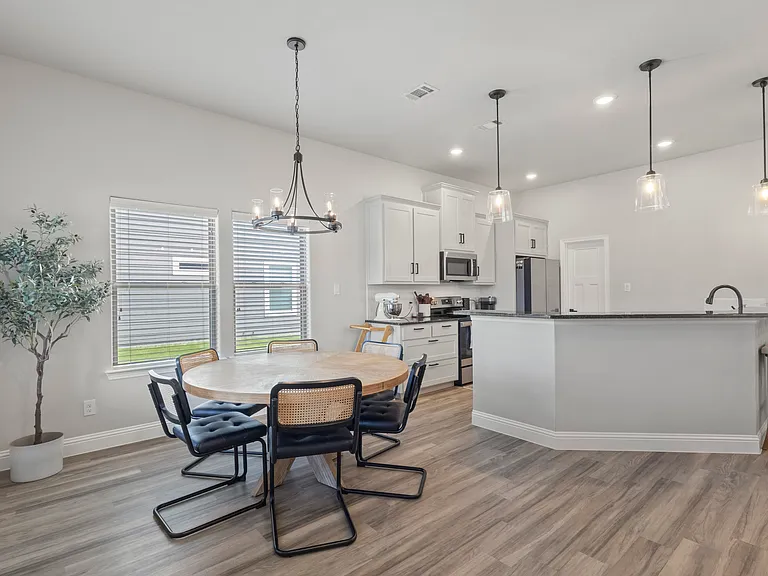 616 Charlotte Ln — Photo 14
