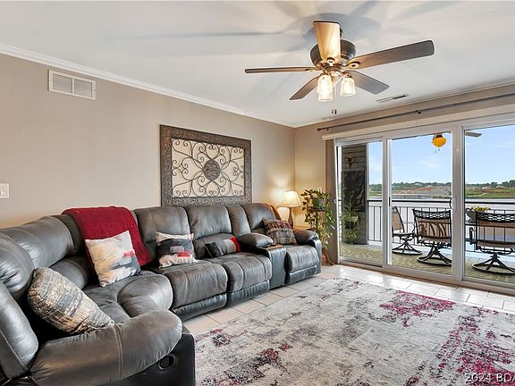 2nd image of 4897 Bridgepointe Dr Unit 212