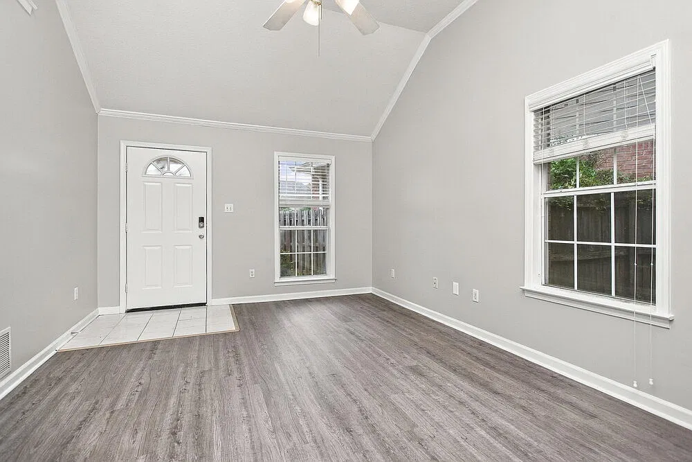 3 bed, 2.0 bath, 1253 sqft, $1,600 — Photo 4