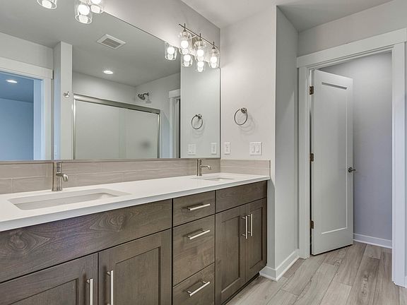 4th image of 5557 SE 80th Ave