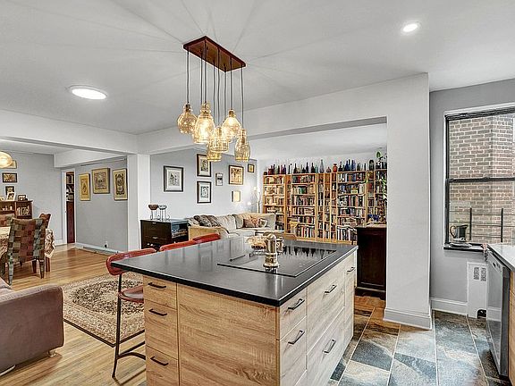 5th image of 3840 Greystone Ave