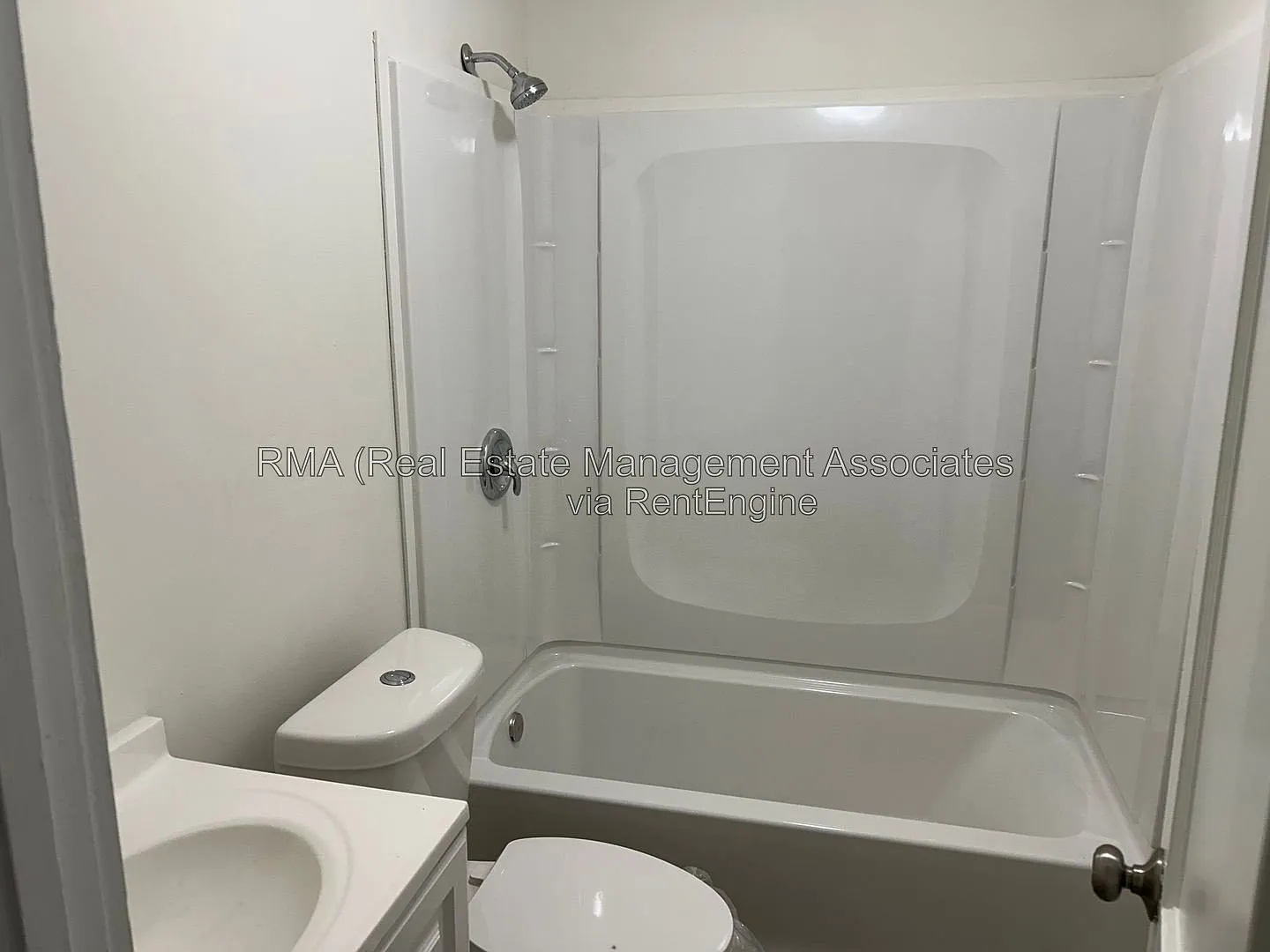 2 bed, 1.0 bath, 868 sqft, $1,050 — Photo 4