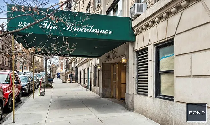 Rented by Bond New York | media 23